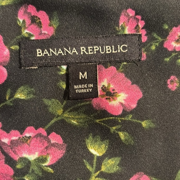 Banana Republic Floral Satin Wrap Top Blouse V-Neck Size M - Picture 12 of 14